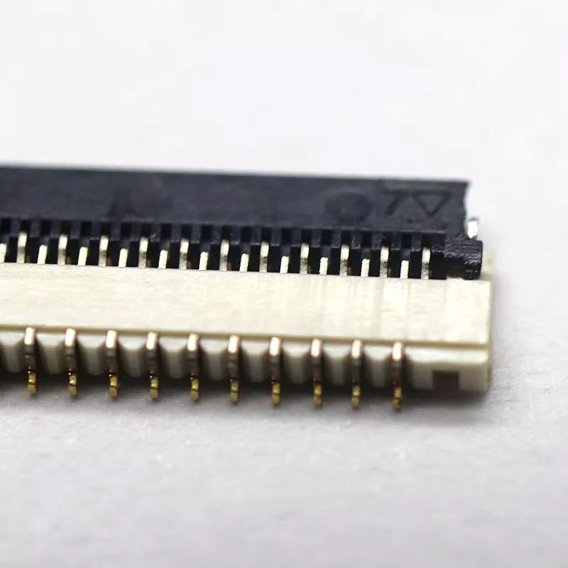 전자적 간격 0.3MM 높이 1.0 밀리미터 PCB 연결기 13-71pin 하부 콘택